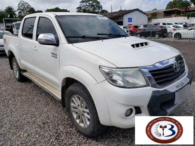 LOTE 016  TOYOTA HILUX CD SRV 3.0 D-4D TURBO 2014